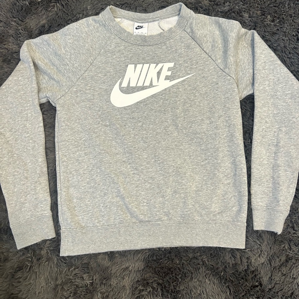 Women's Nike crewneck grey sweatshirt xs extra small long sleeve